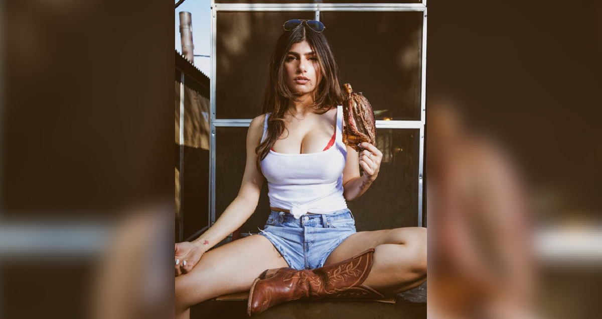 Pruebas de que Mia Khalifa tiene los escotes más ardientes de Instagram