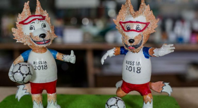 En Vietnam, las mascotas del Mundial de fútbol salen del cascarón