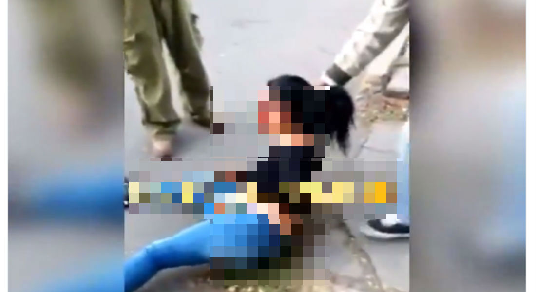 VIDEO: Golpean brutalmente a mujer que asaltaba en el transporte público
