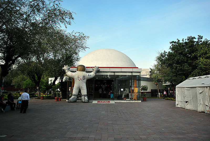 Vacaciones cósmicas en el Planetario del Politécnico