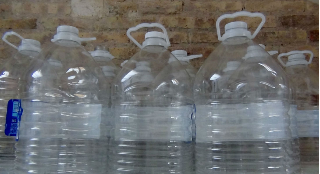 Cada minuto se compran un millón de botellas de plástico en el mundo
