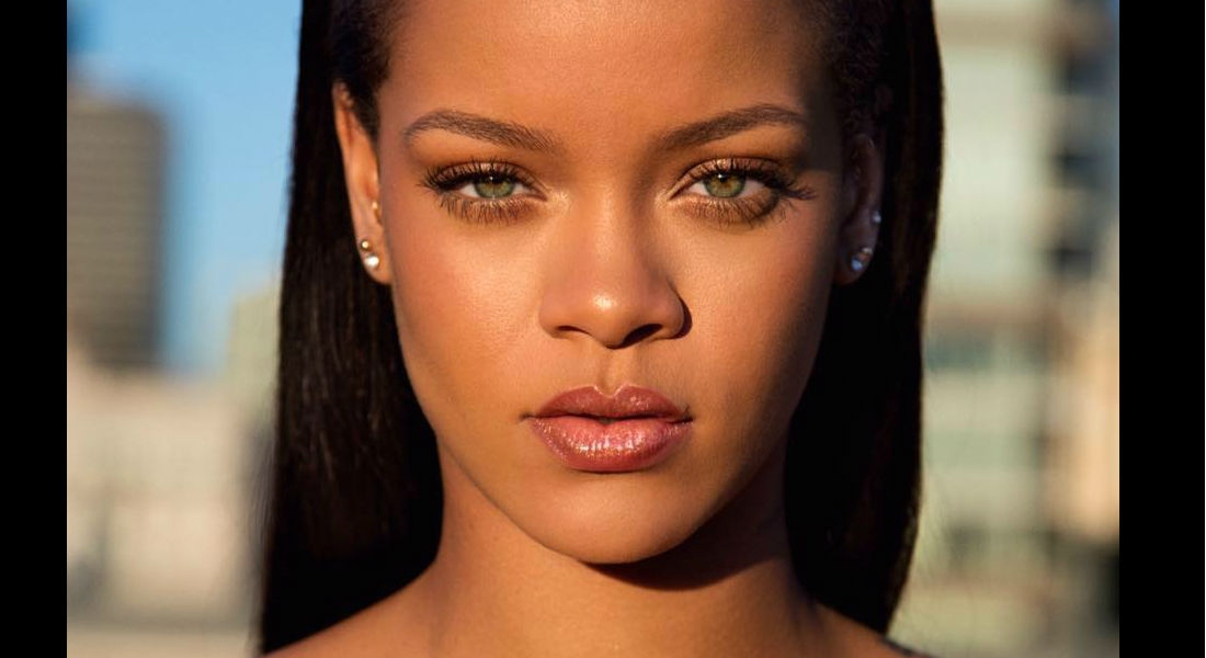 Rihanna topless enciende Instagram