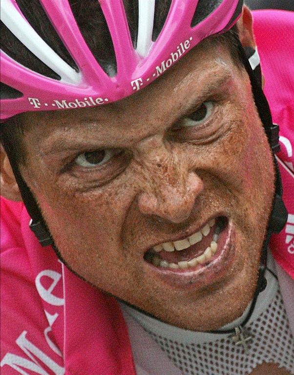 Detienen al ganador del Tour de Francia del 97 por golpear a una mujer