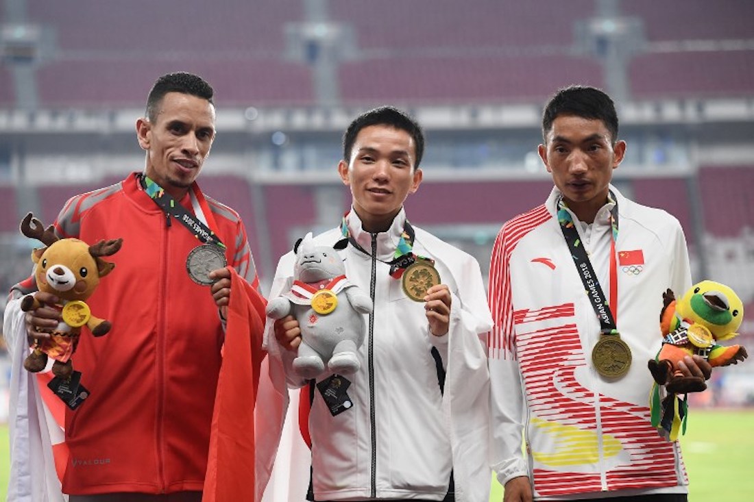 VIDEO: Vencedor de maratón en Juegos Asiáticos acusado de empujar a su rival