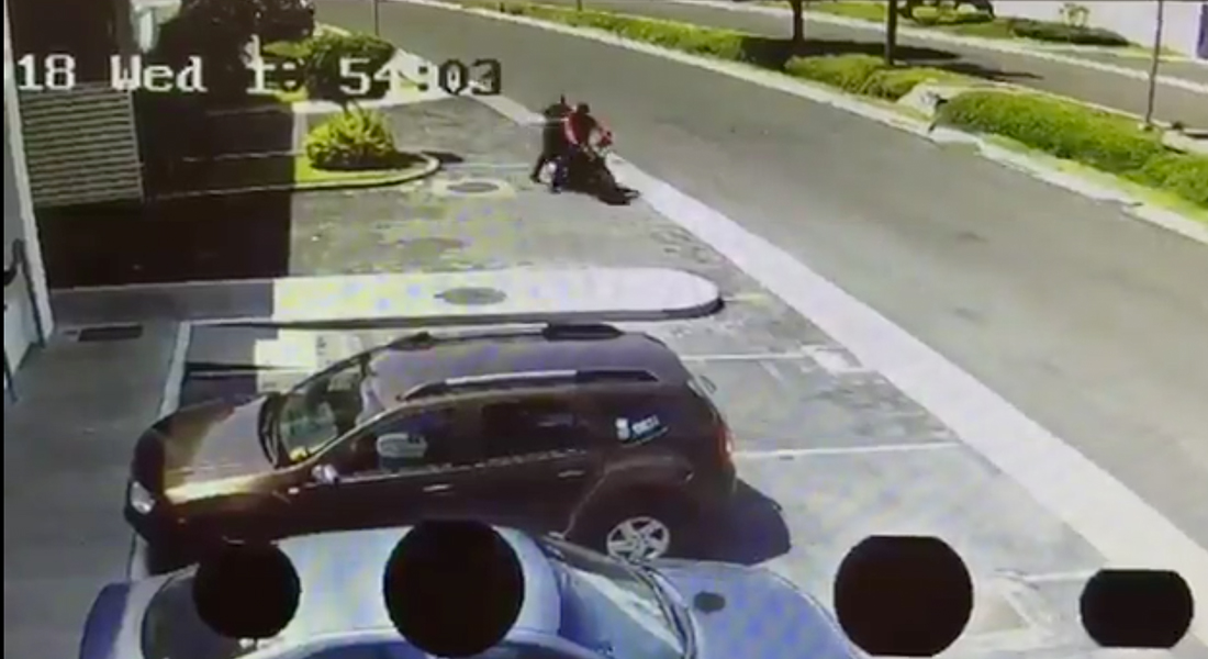 Video: En menos de diez segundo le roban a una persona 500 mil pesos