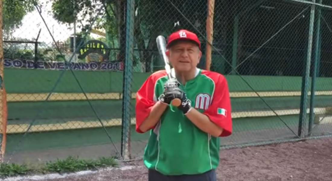 VIDEO: AMLO se escapa «un ratito» para practicar beisbol