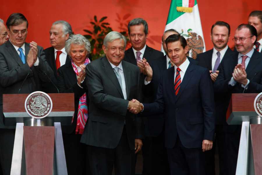 AMLO expresa respeto a Peña Nieto y promete gobernar para ricos y pobres