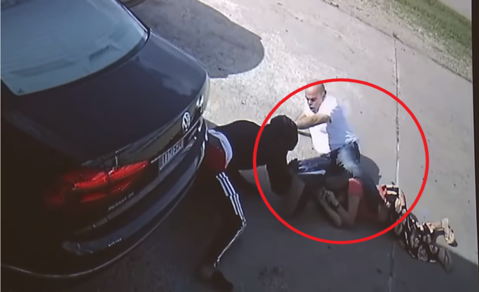 VIDEO: Atropellan y golpean a una mujer para robarle 75 mil dólares