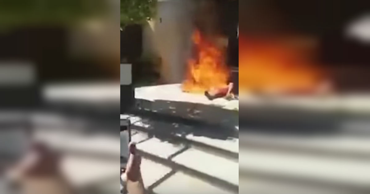 (VIDEO) Los queman por robar niños y resulta que eran inocentes ¡ups!