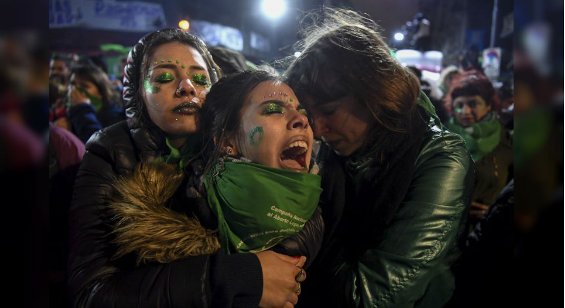 Senado argentino echa atrás la legalización del aborto