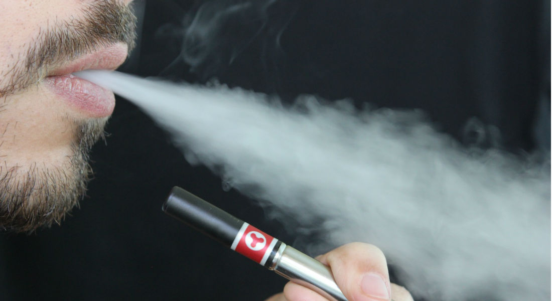 Autoridad sanitaria pide medidas agresivas contra cigarros electrónicos