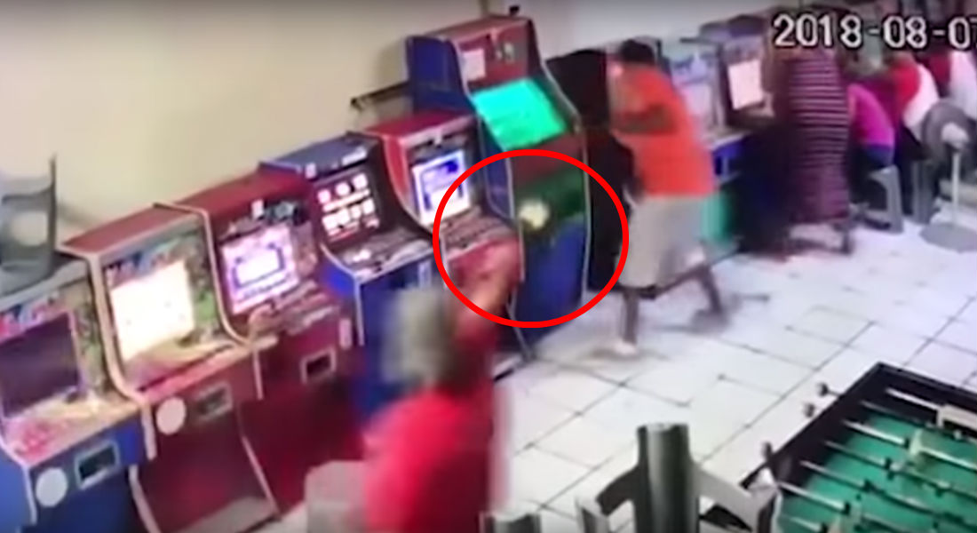 VIDEO: Sicario pasa a «cobrar» la cuenta en minicasino de Tijuana