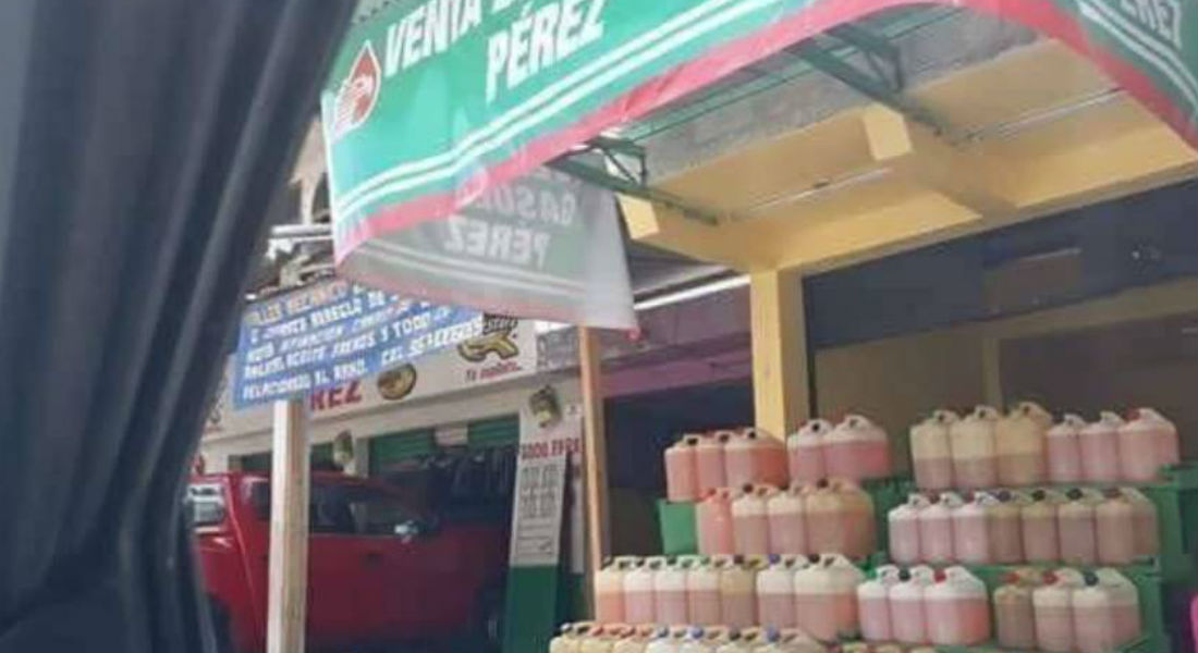 Huachicoleros se fusilan logo de Pemex y abren su negocio familiar