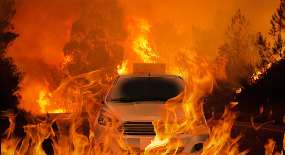 VIDEO: Padre e hijo conducen entre llamas para escapar de incendio salvaje