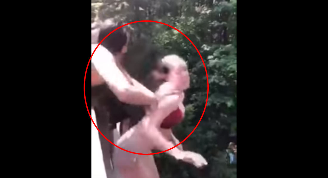 VIDEO: “Amiga” la empuja desde un puente y casi la mata