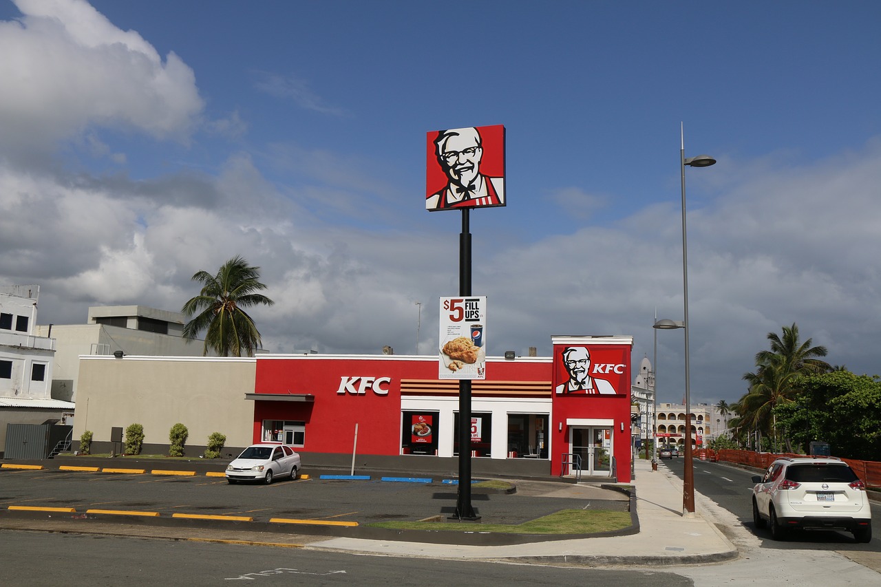 Agentes descubren narcotúnel que terminaba en un KFC