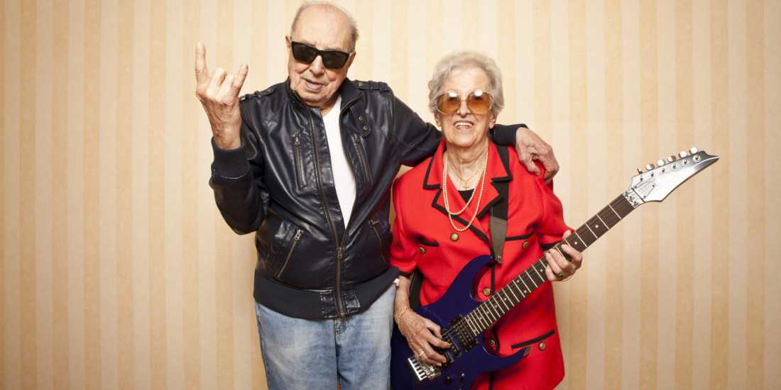 Dos ancianos se escapan del asilo para ir a un festival de metal