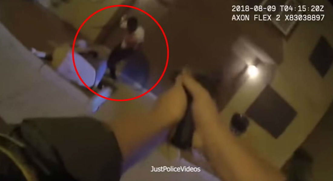 VIDEO: Policía mata a hombre que apuñalaba a su novia