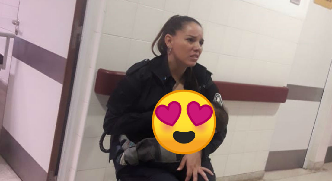Mujer policía amamanta a bebé abandonado y se vuelve viral