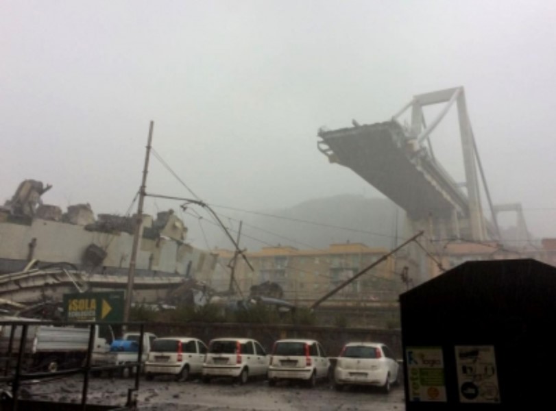 Futbol Italiano de luto por derrumbe de puente que provocó 38 muertes