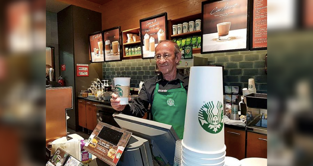 Starbucks abre su primera sucursal operada por adultos mayores