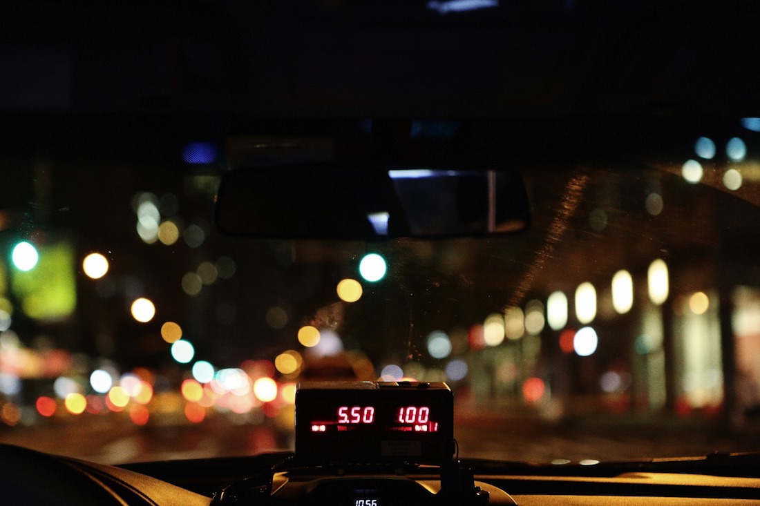Uber y Cabify deberán instalar taxímetros en sus unidades