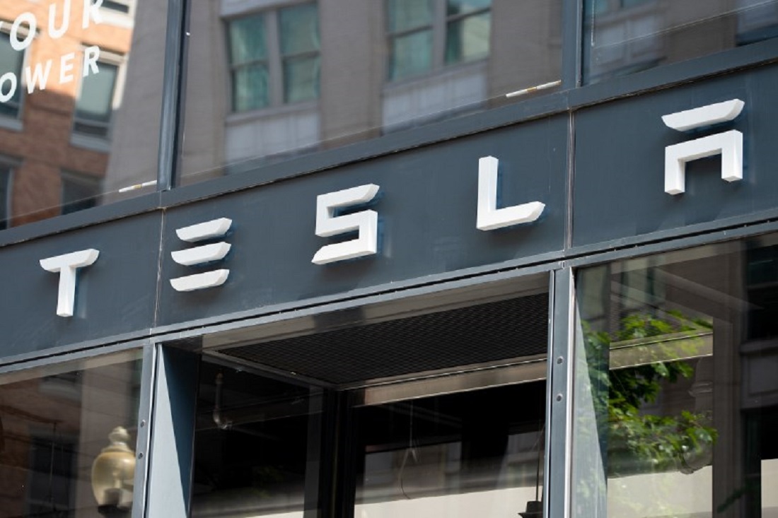 Musk quiere privatizar Tesla; accionistas lo pensarán