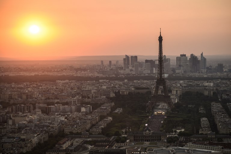Cierran la Torre Eiffel pues están hartos de las «monstruosas» filas