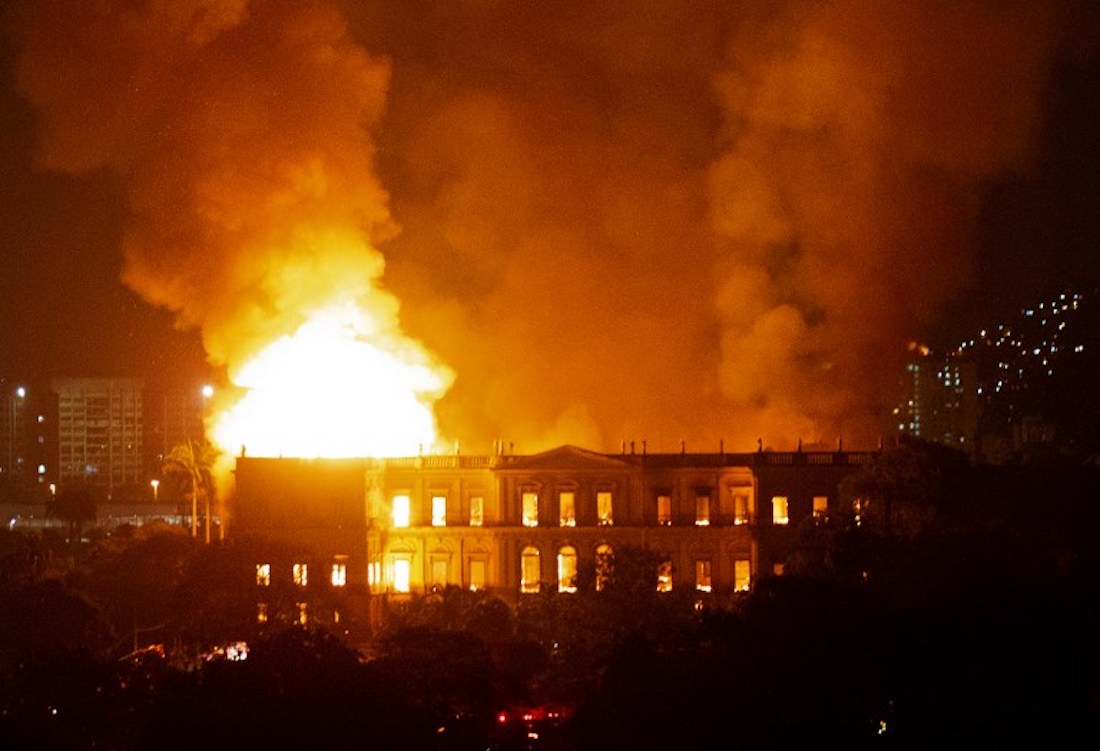 VIDEO: Incendio consume el Museo Nacional de Rio de Janeiro