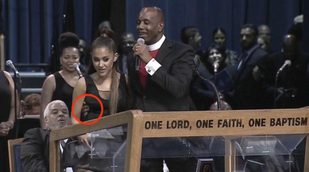 Obispo acosó a Ariana Grande en funeral de Aretha Franklin y ahora se disculpa