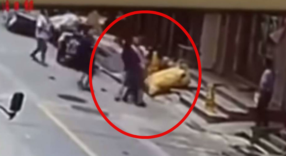 VIDEO: Niña se tira de cuarto piso y es salvada por varios hombres
