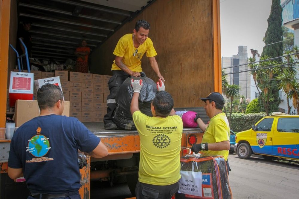 CDMX envía 30 toneladas de ayuda a damnificados de Sinaloa