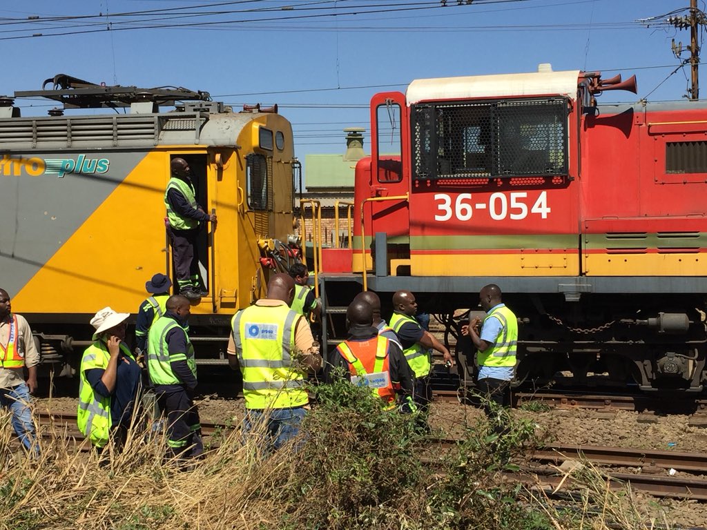 100 heridos es el saldo de un choque de trenes de pasajeros