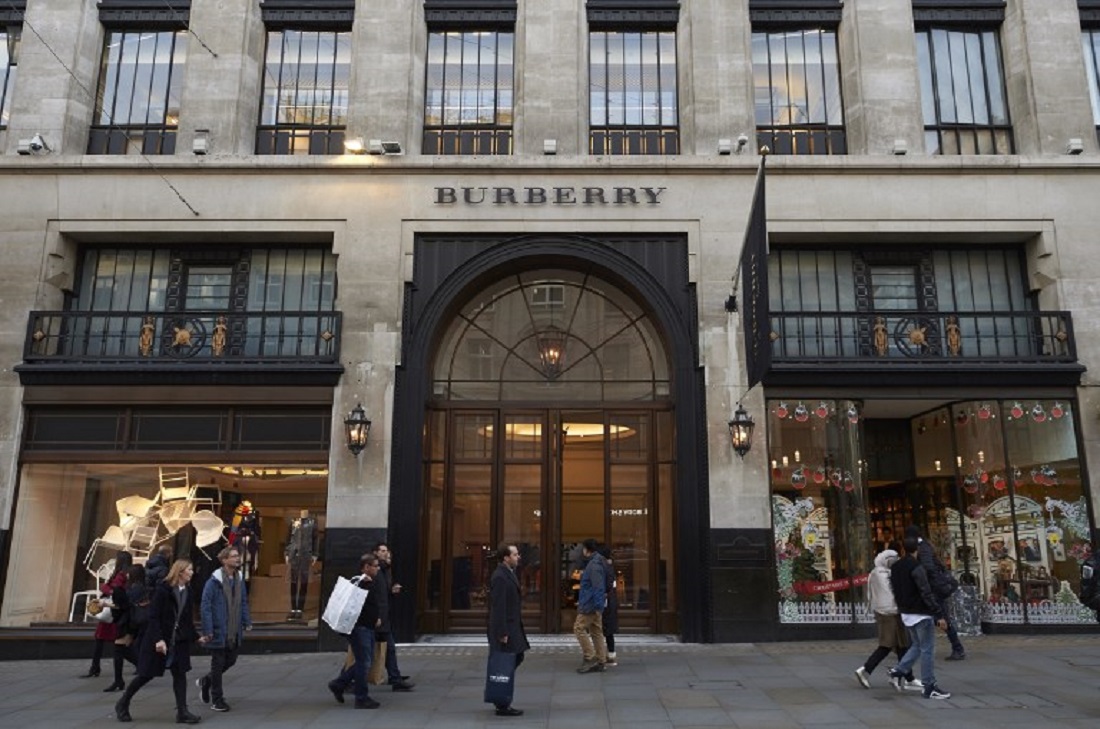 Duro golpe a la moda: podría haber outlets de Burberry