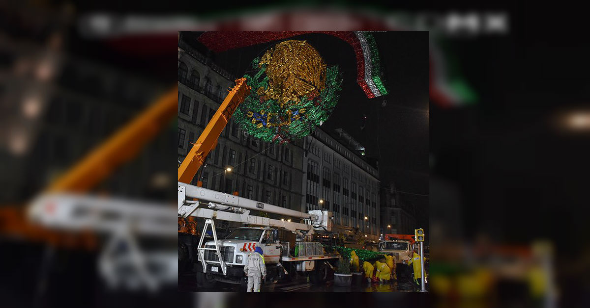 CDMX inicia los festejos patrios con iluminación en el Zócalo