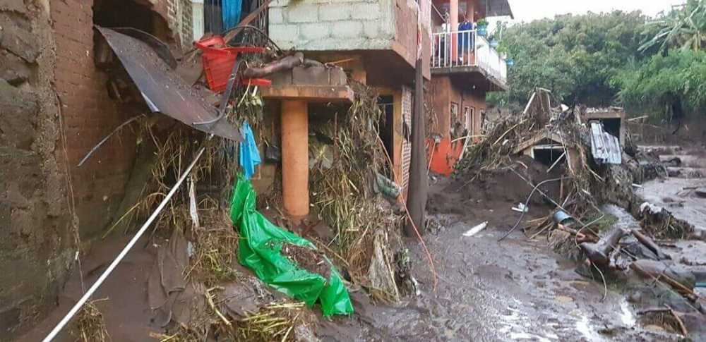 Hay más de mil damnificados por fuertes lluvias en Michoacán