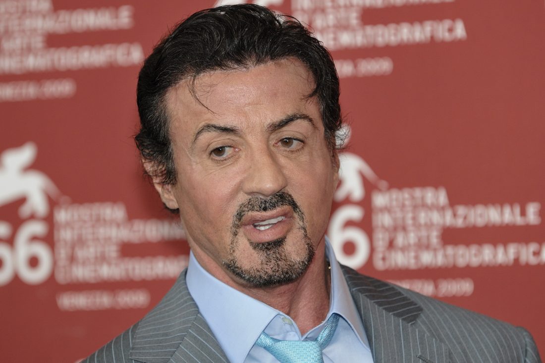 Stallone busca «mexicanos» para ser delincuentes en su nueva película