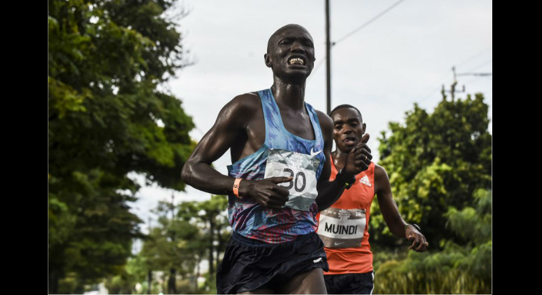 Atleta es embestido por auto en medio maratón de Colombia