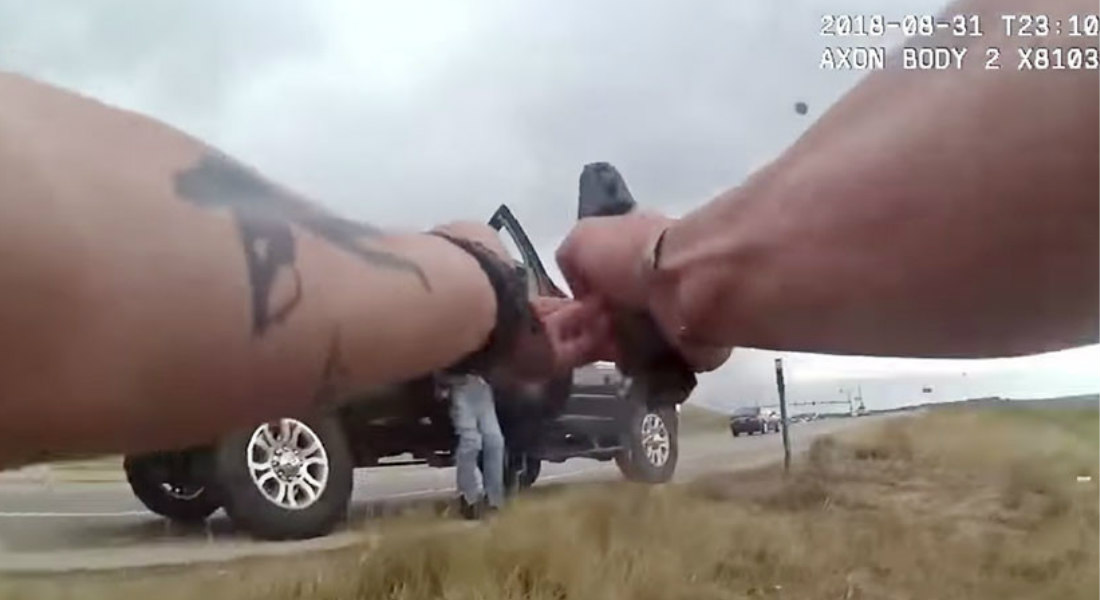 VIDEO: Policías repelen plomazos con reflejos ninja