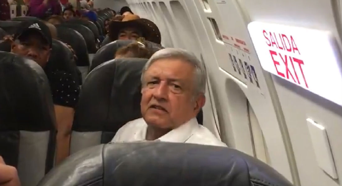 VIDEO: Lluvias dejan varado a AMLO en Aeropuerto de Huatulco