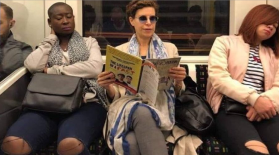 Karime Macías, señora de la abundancia, viaja en el metro de Londres