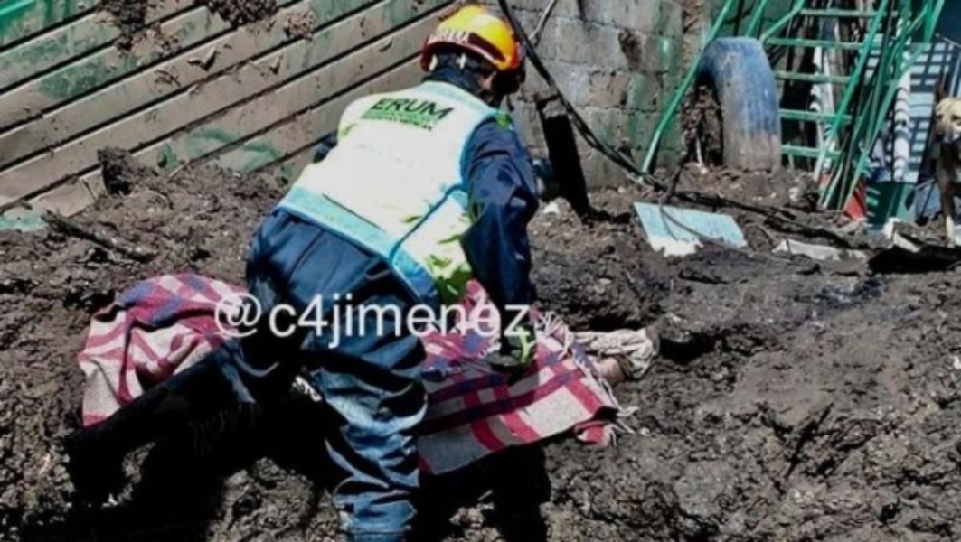 Mujer fue sepultada por deslave mientras esperaba el camión en Cuajimalpa