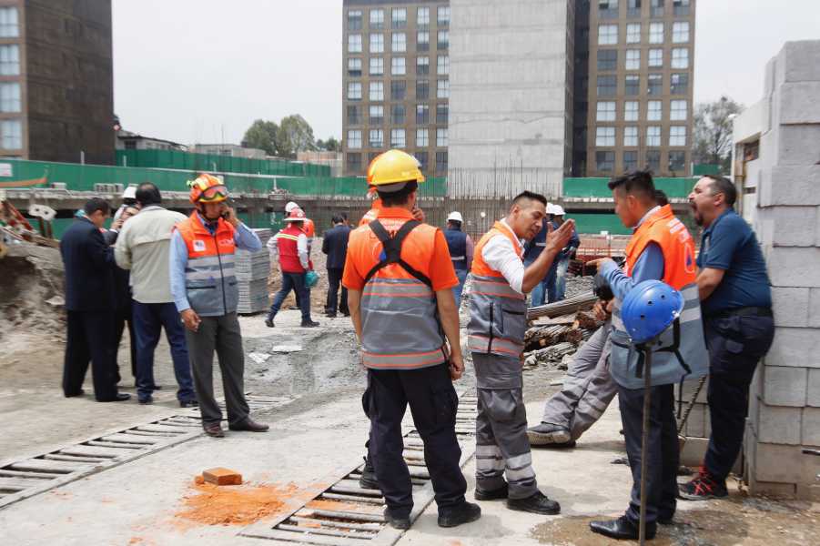 Una persona pierde la vida en derrumbe de construcción en la Miguel Hidalgo