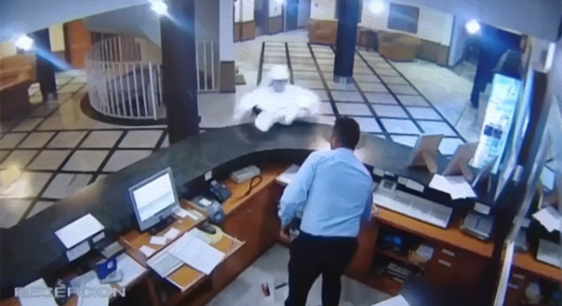 VIDEO: Delincuente se disfraza de fantasma para robar en un hotel