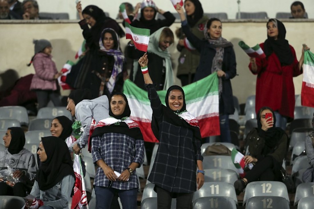 Luego de 39 años, permiten a las mujeres en Irán ver un partido de futbol