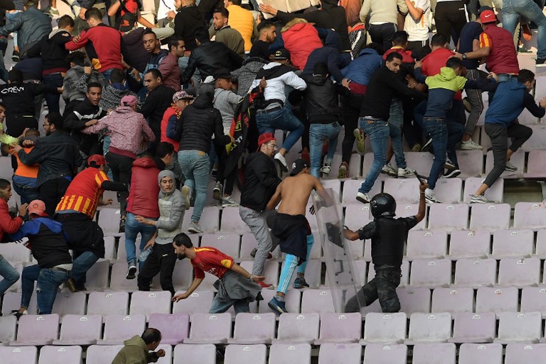 Enfrentamiento en el futbol de Tunéz deja 38 policías heridos