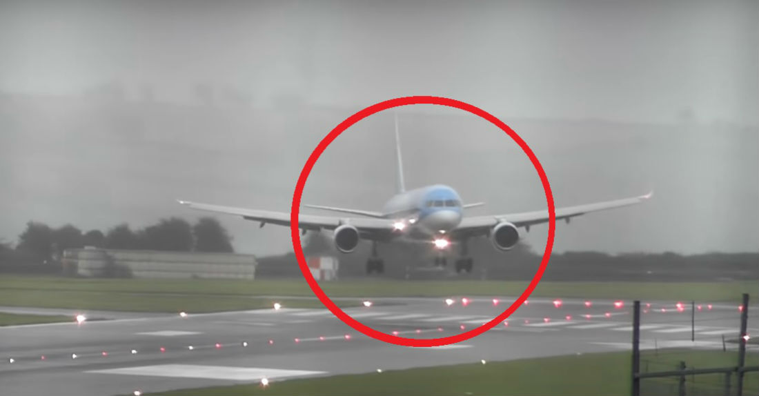 ¡Impresionanti! Avión logra aterrizaje en medio de un tormentón