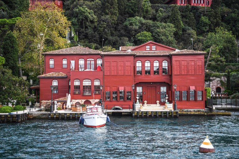 A la venta emblemáticas mansiones del Bósforo en Turquía