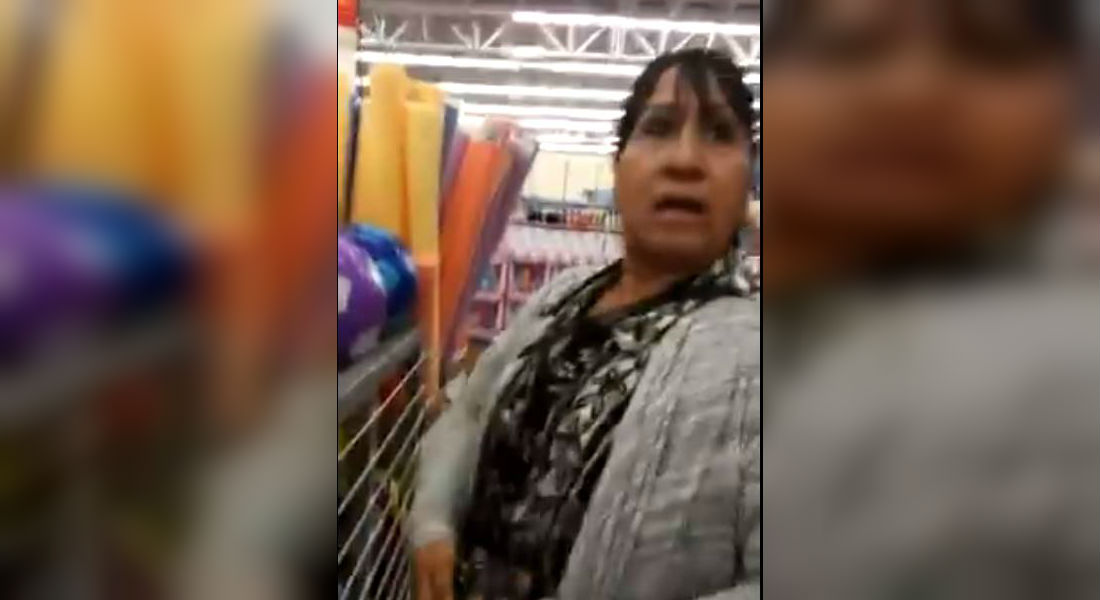 Mujer es cachada en pleno asalto e intimida a empleados del Walmart