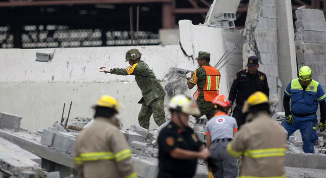 Se derrumba construcción y siete personas mueren en Monterrey